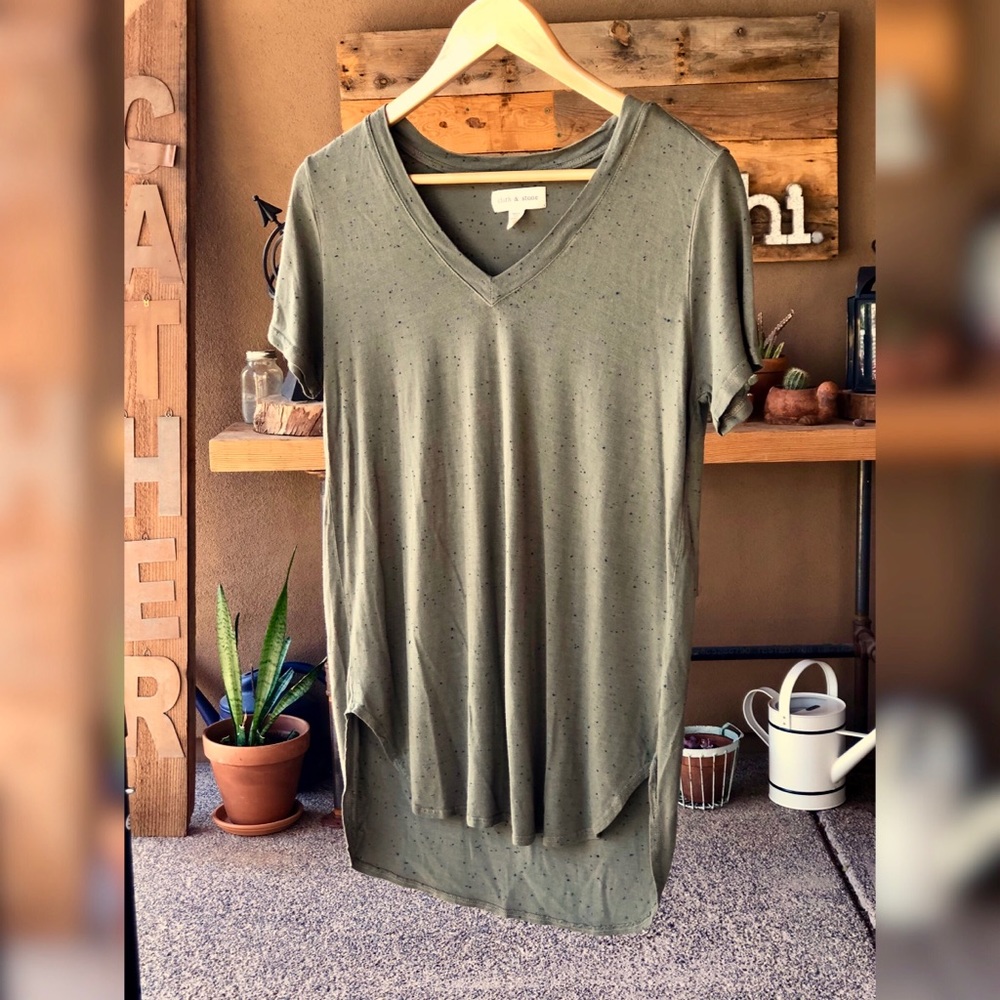 Cloth & Stone green v-neck tee // Anthropologie